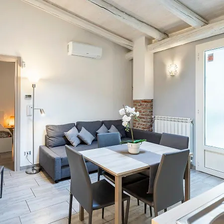 Apartment Otherside House In Turin