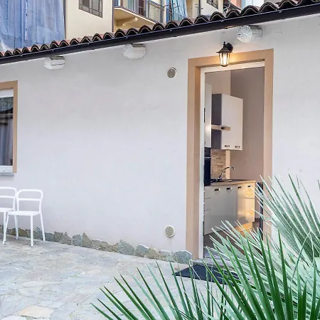 Otherside House In Apartment *