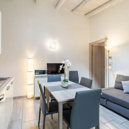 Otherside House In Apartment *