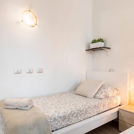 Otherside House In Apartment *